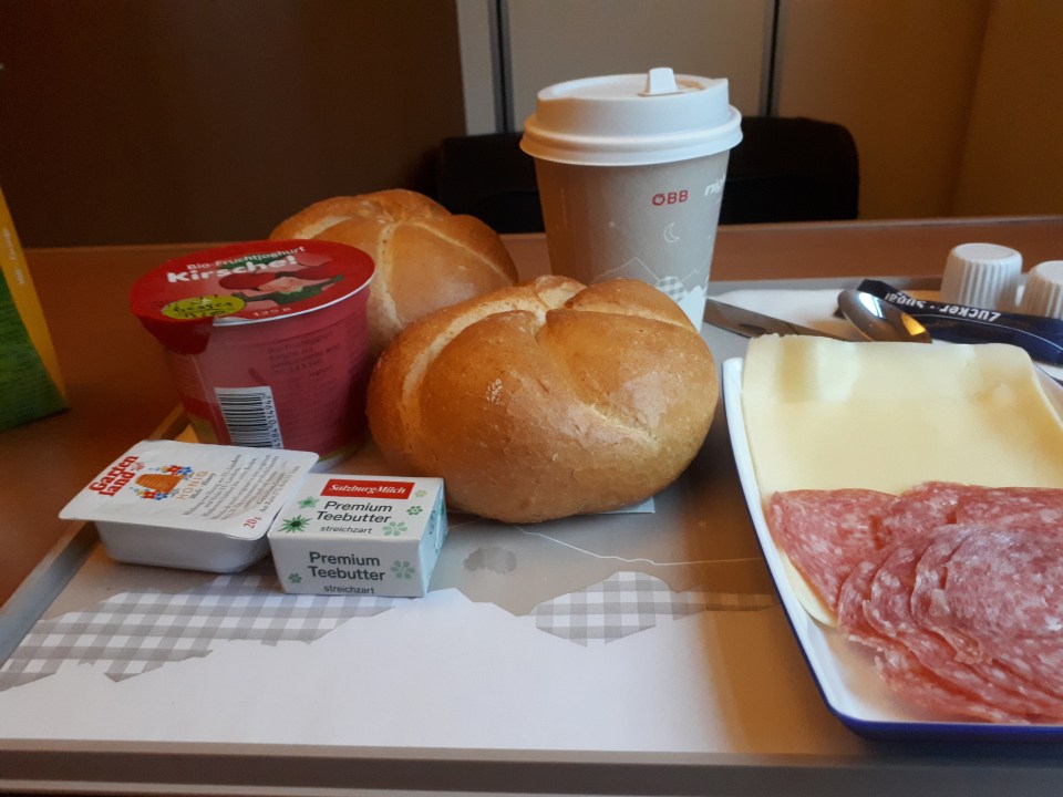 Frühstuck im Nachtzug