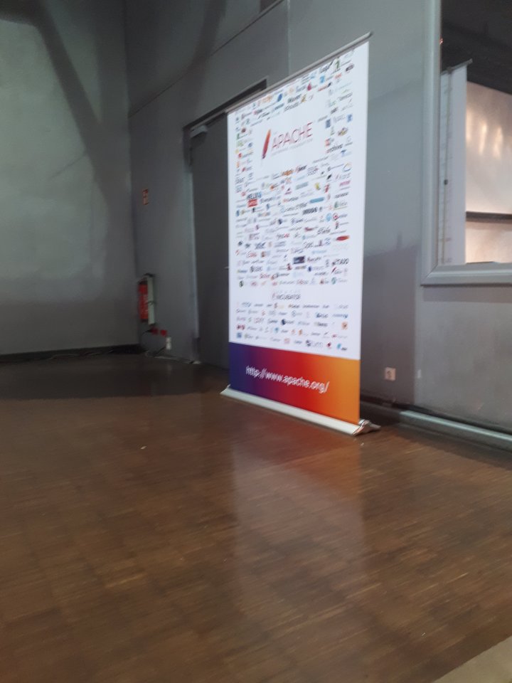 Banner der Apache Software Foundation mit hunderten von Projektlogos