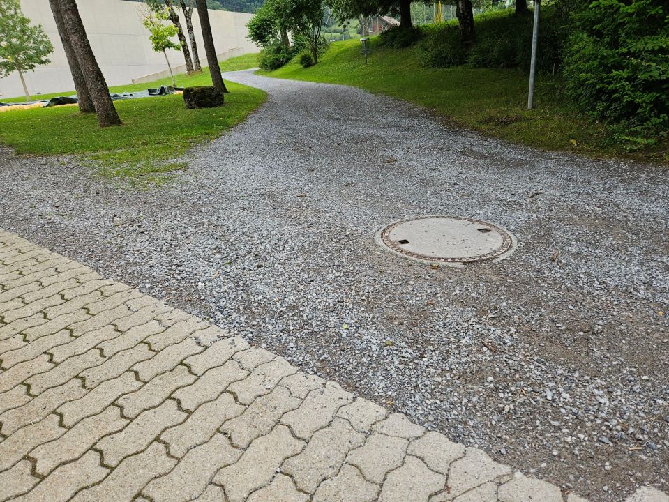 Bild eines Kiesweges